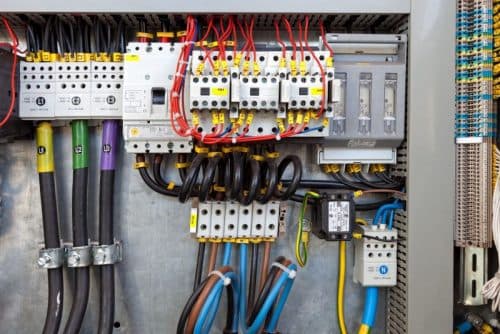 Open three-phase electrical control panel with labelled L1, L2 and L3 cables and neatly routed control wiring